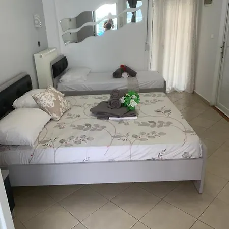 Petros House 3*
