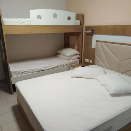 Petros House 아파트호텔 사르티
