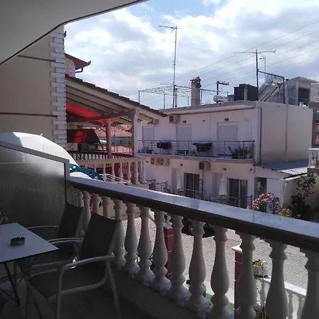 Petros House 3* サルティ