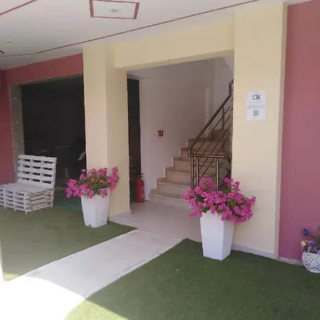 Petros House 3* サルティ