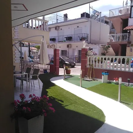 Petros House Aparthotel 3*