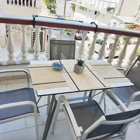 Petros House アパートホテル サルティ