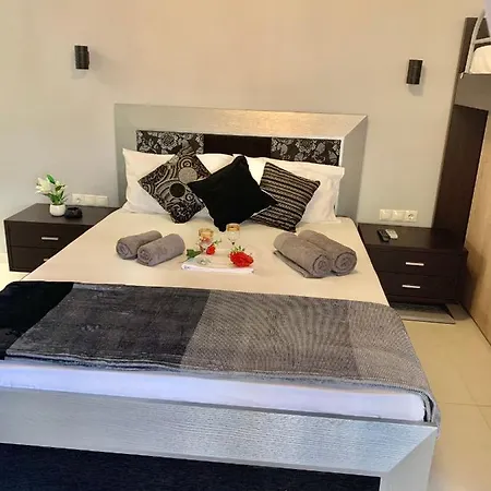 Petros House 3* 萨尔蒂