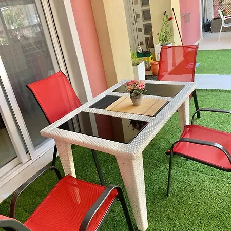 Petros House سارتي