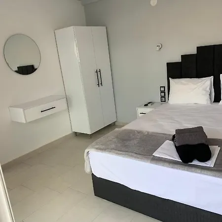 Petros House アパートホテル