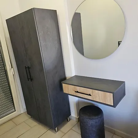 Petros House サルティ