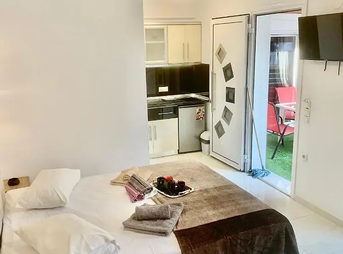 Petros House 3*