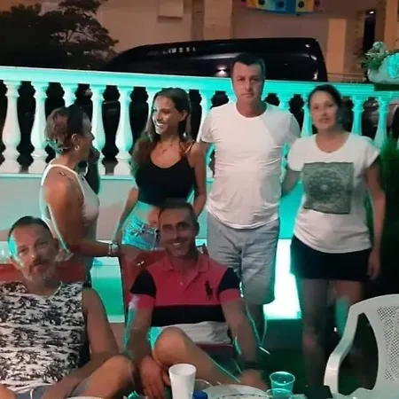 Petros House מלון דירות 3*