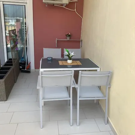 Petros House מלון דירות