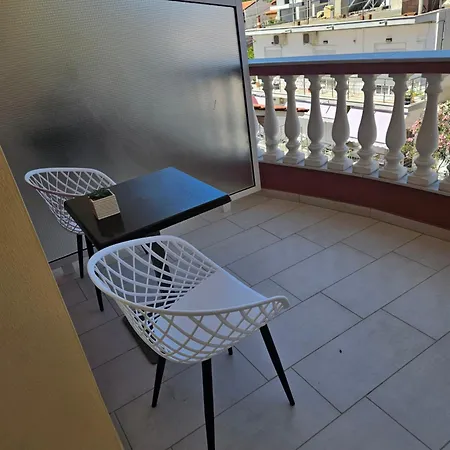 Petros House מלון דירות סארטי