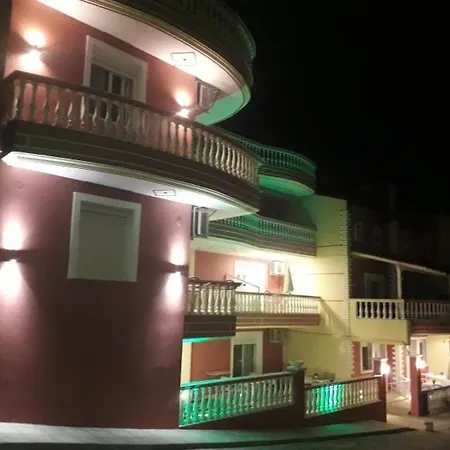 מלון דירות Petros House