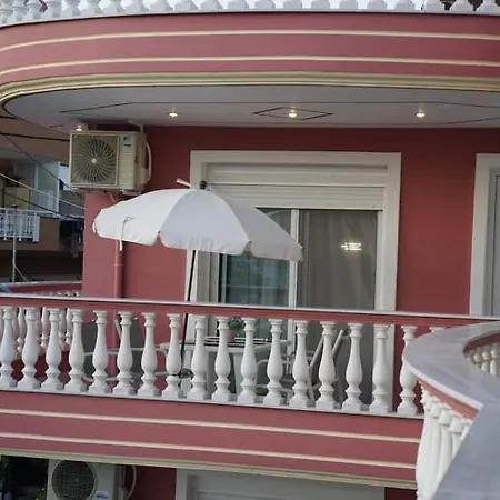 Petros House מלון דירות 3*